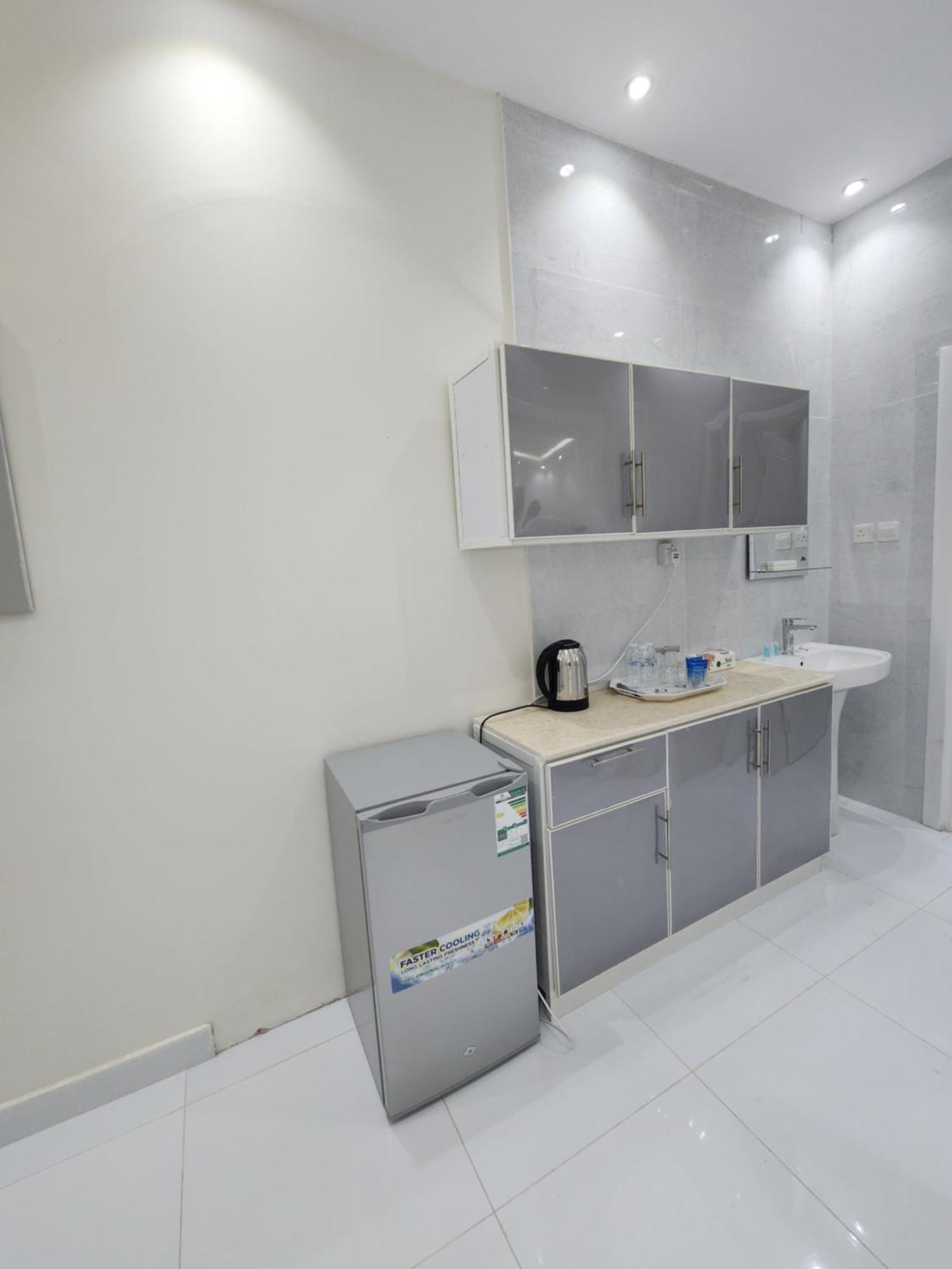 Yaqoot Al Madina Suites Al Awali Exterior foto