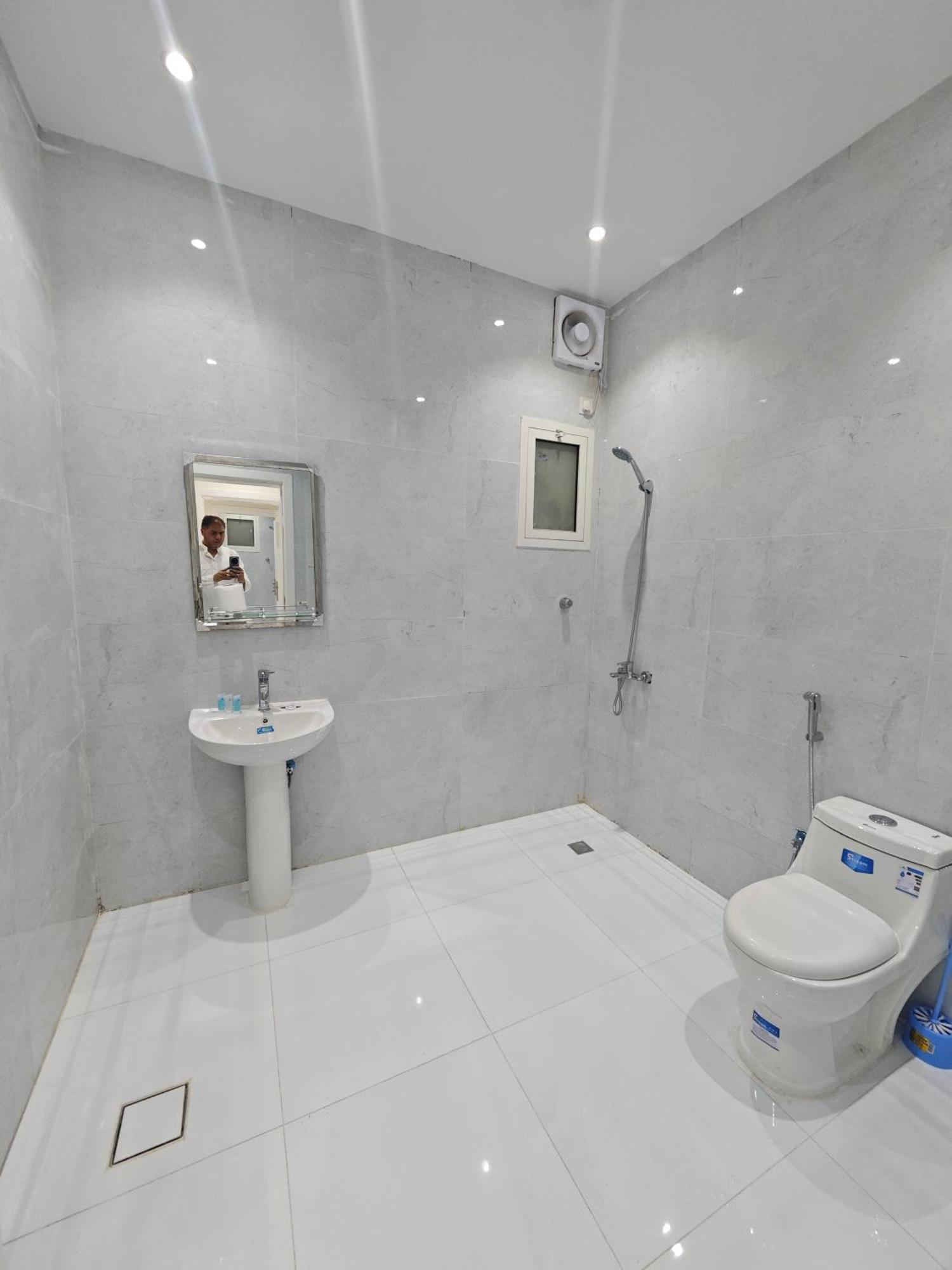 Yaqoot Al Madina Suites Al Awali Exterior foto